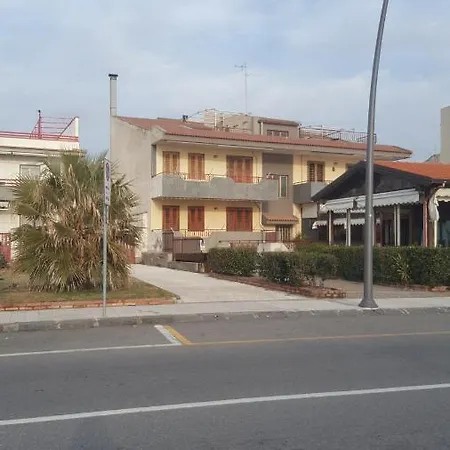 Via Rombes * Roccalumera